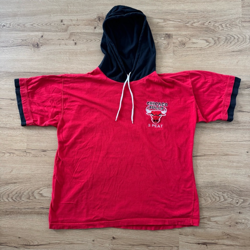 Vintage 90’s Chicago Bulls 3 Peat Hoodie Tee Shirt